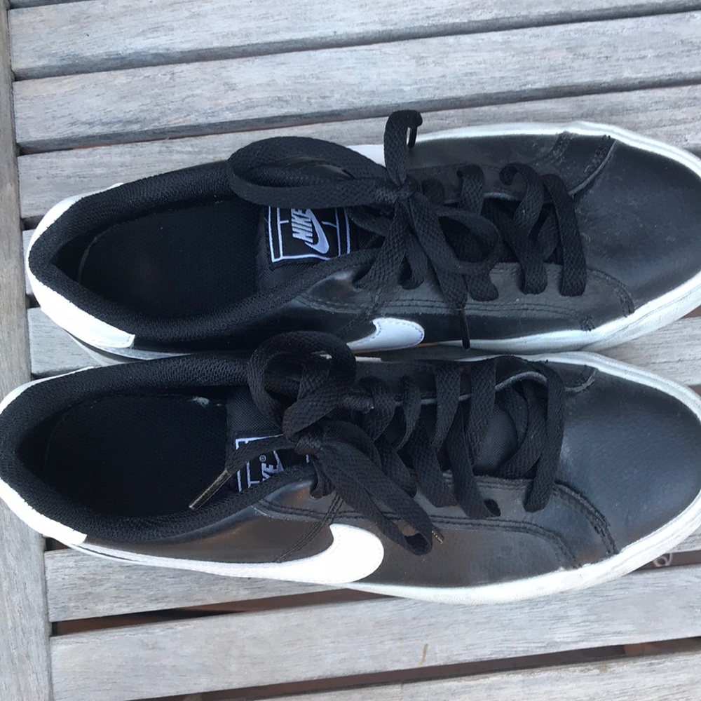 used Nike leather shoes